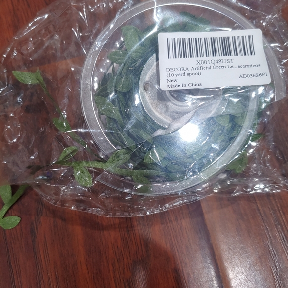 Artificial green leaf vine decor - Picture 1 of 4